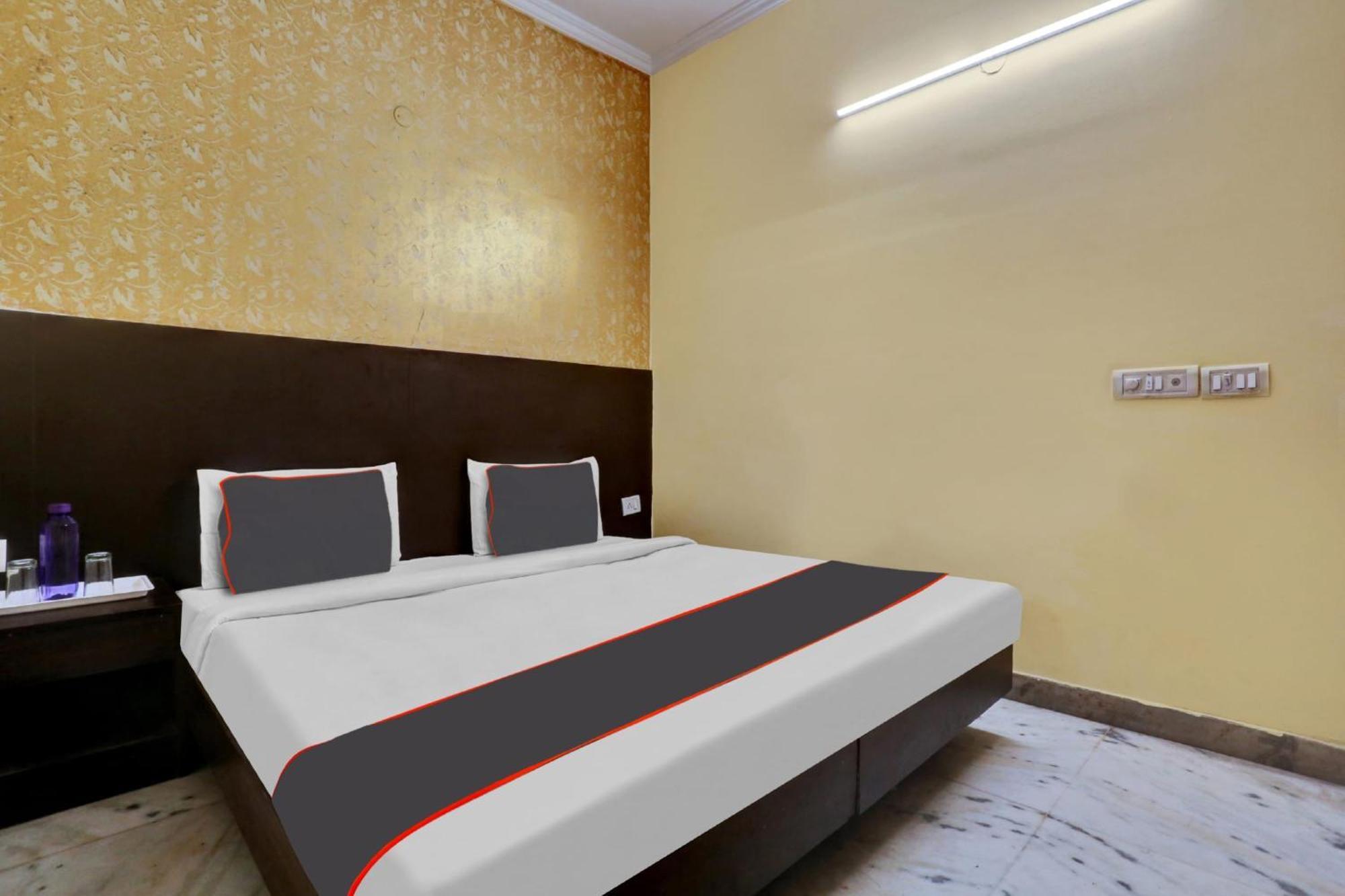 Hotel Platinum Sqs Key Gurgaon Bagian luar foto